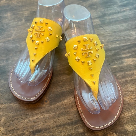 TORY BURCH DALE Yellow Leather Thong Sandals! GOLD studded. Logo! Excellent! 8 - Picture 1 of 13